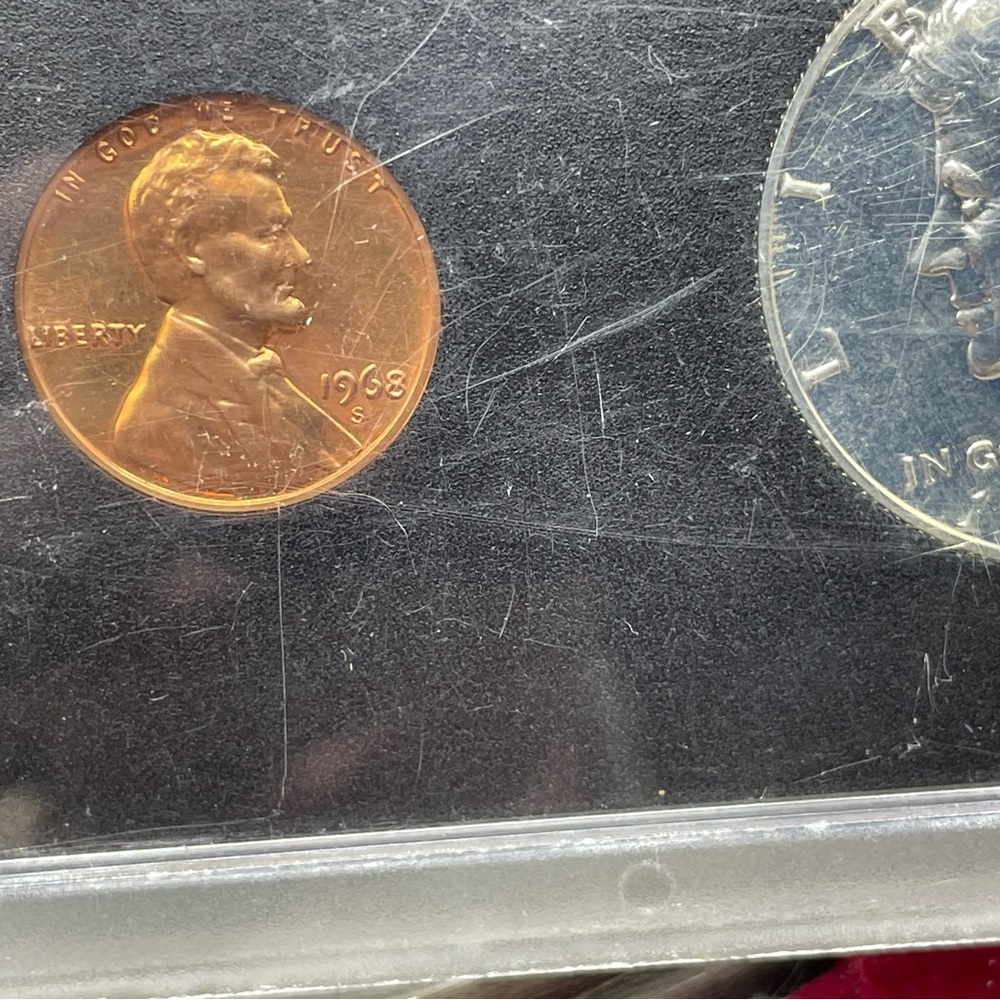 United States Proof Coin Set From 1968 with Display Case - Picture 3 of 6